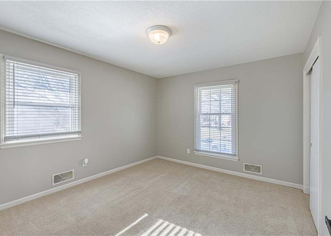 12943 Sycamore Avenue — photo 5