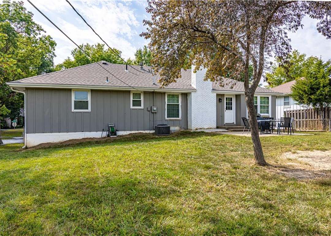 12943 Sycamore Avenue — photo 7