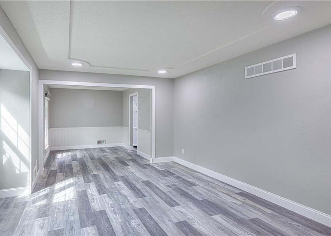 12943 Sycamore Avenue — photo 8