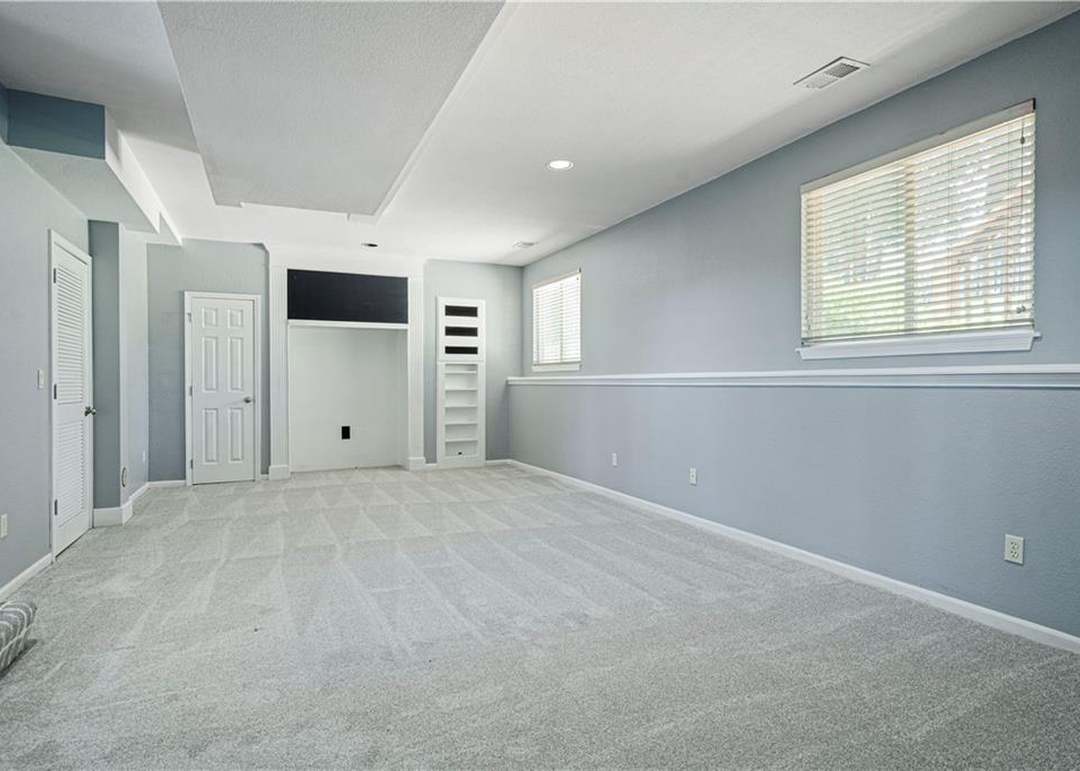 620 SE James Ct — photo 5