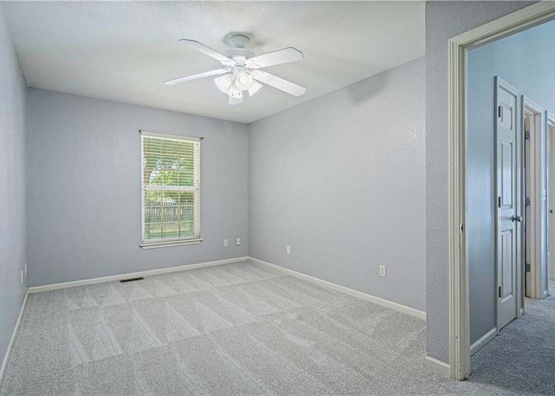 620 SE James Ct — photo 7