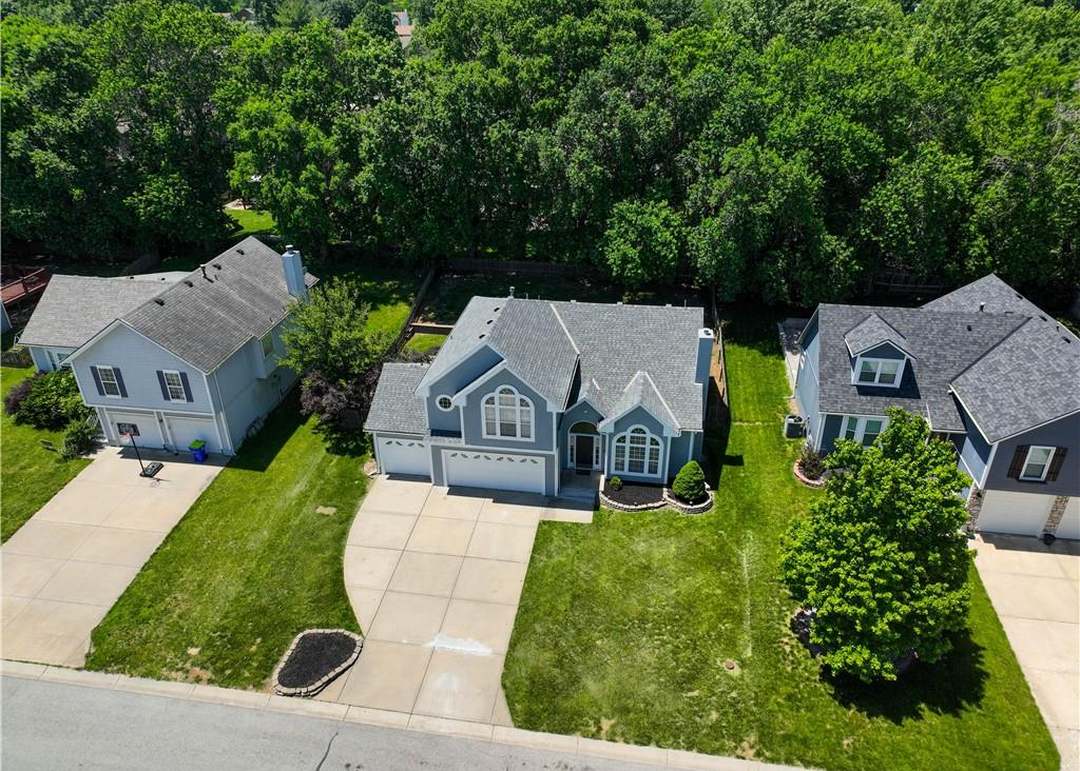 620 SE James Ct — photo 9