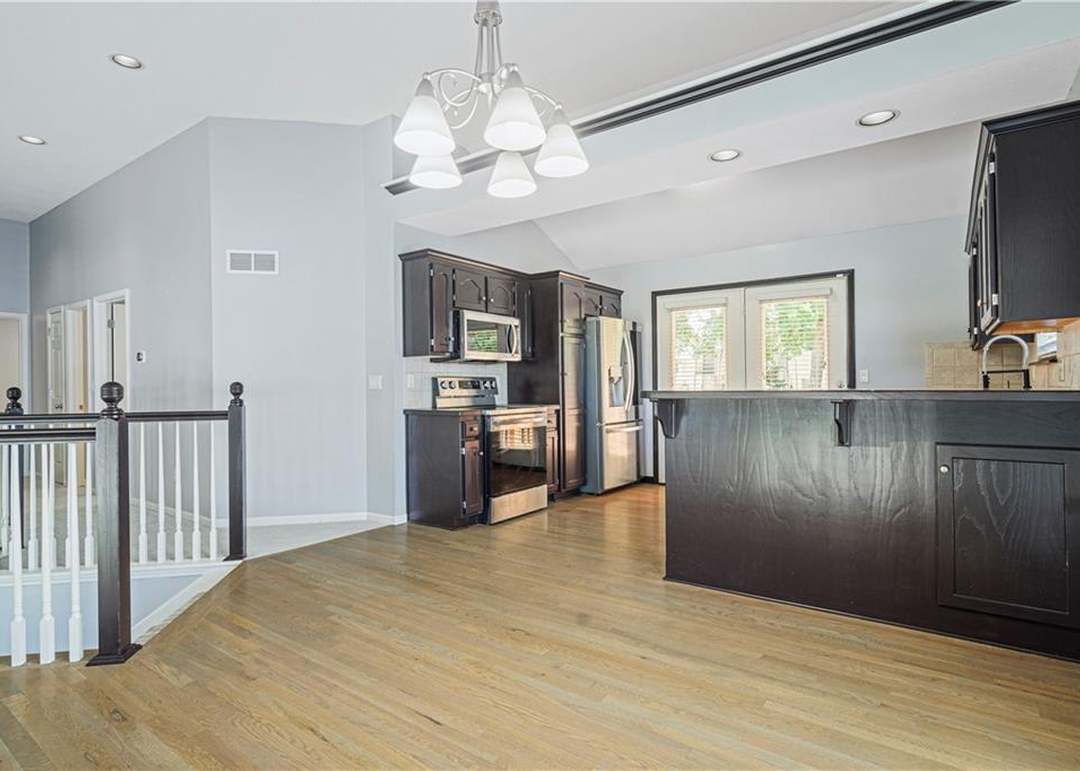 620 SE James Ct — photo 16