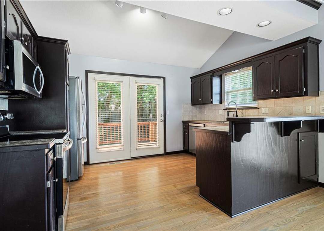 620 SE James Ct — photo 17