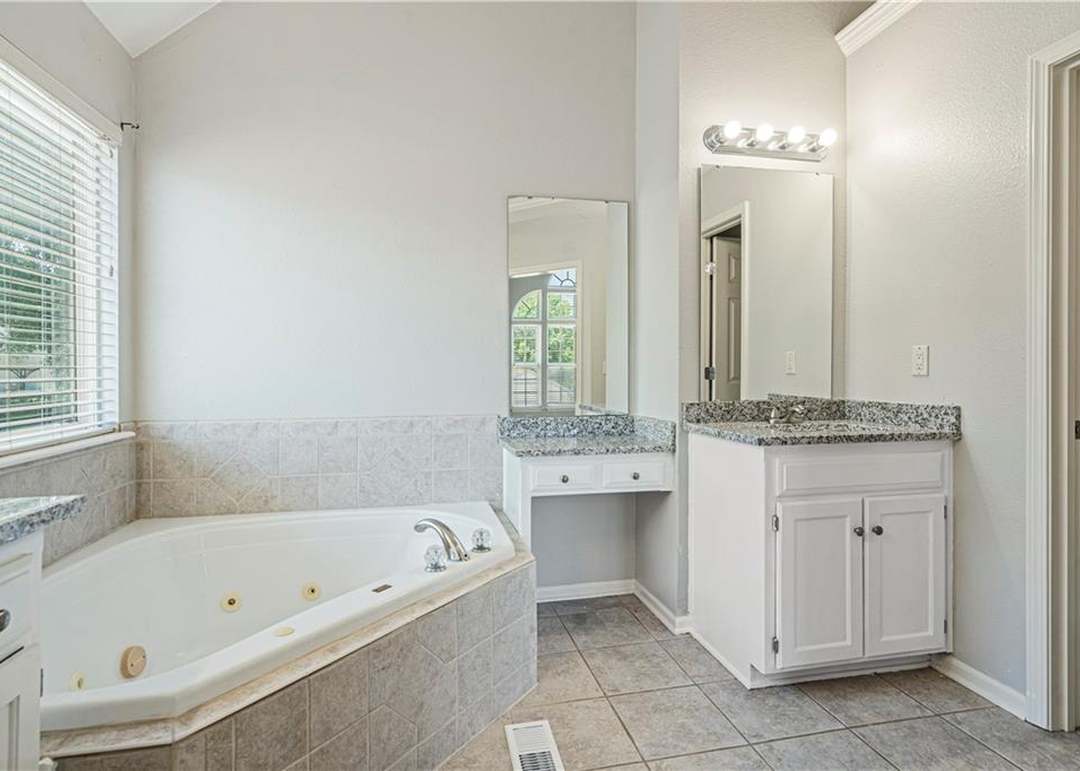 620 SE James Ct — photo 22