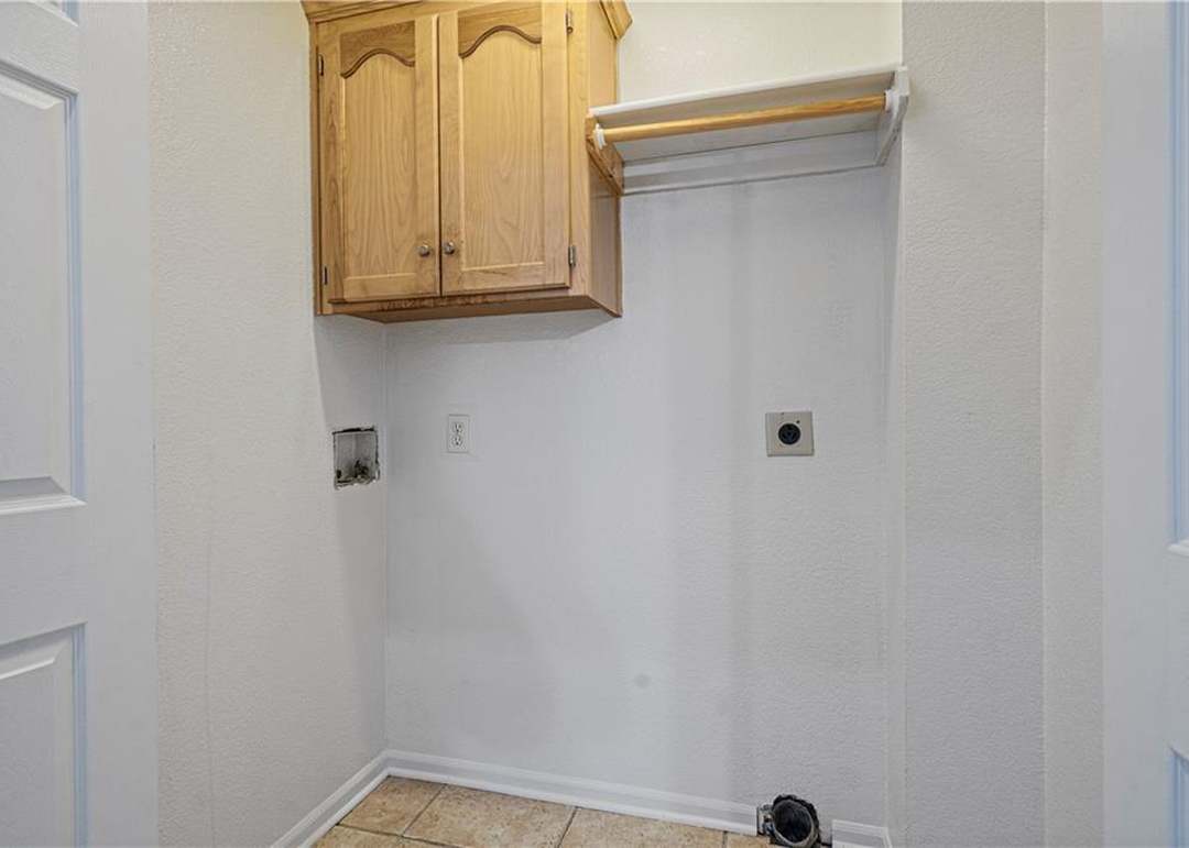620 SE James Ct — photo 29
