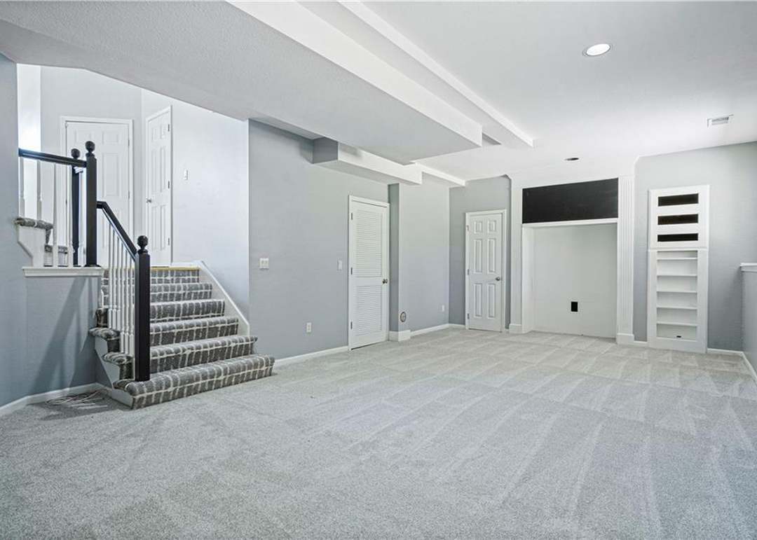 620 SE James Ct — photo 30