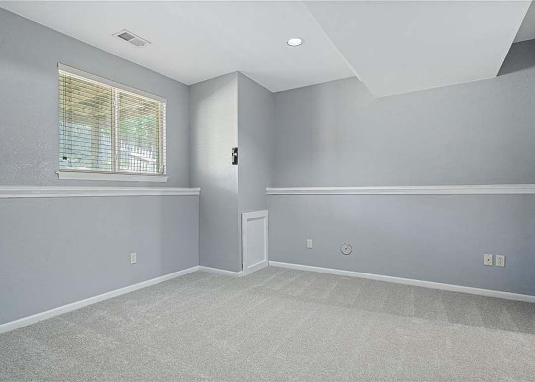620 SE James Ct — photo 32