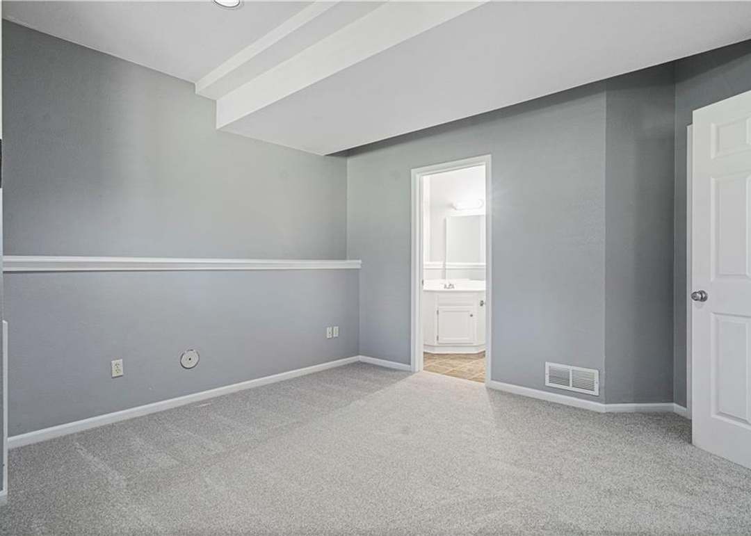 620 SE James Ct — photo 33