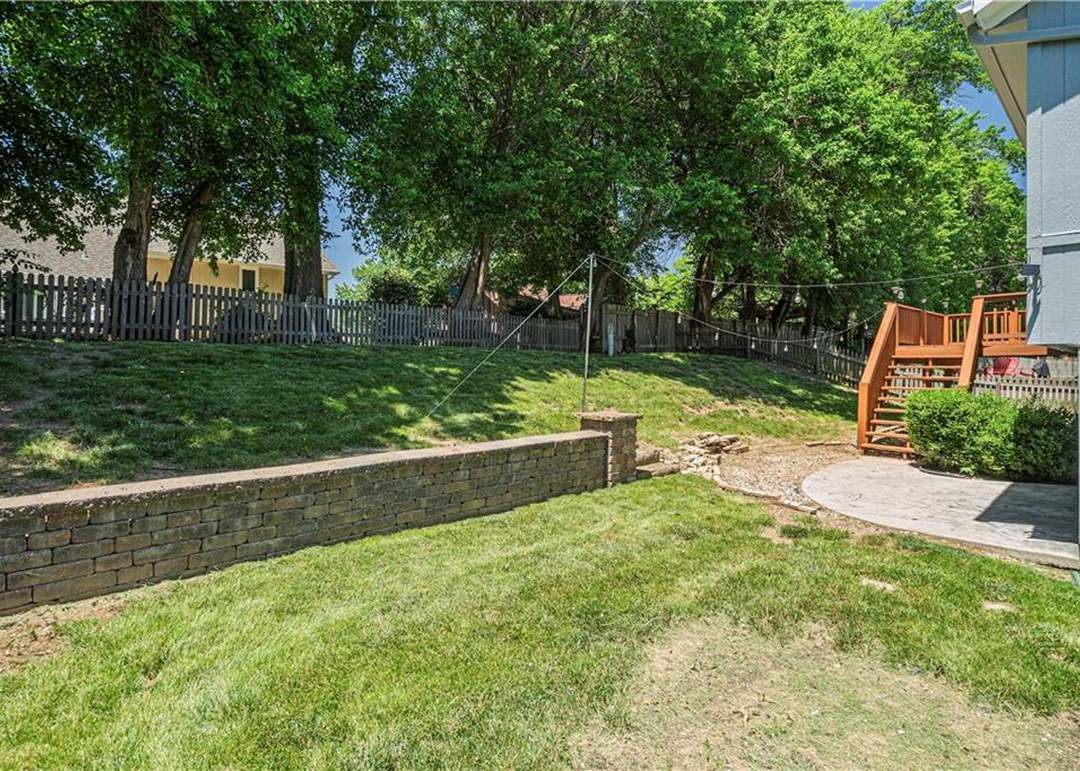 620 SE James Ct — photo 35