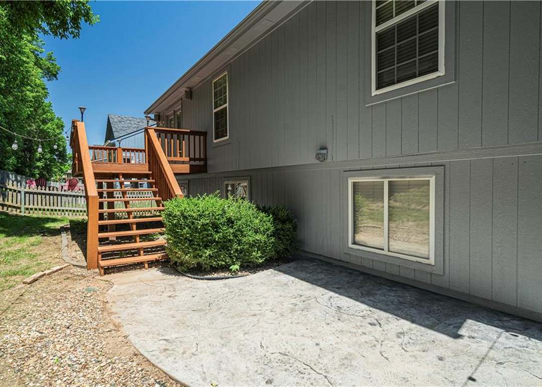 620 SE James Ct — photo 36