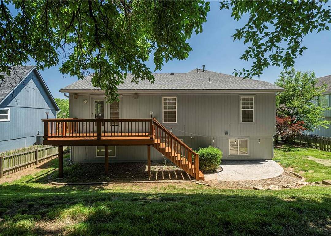 620 SE James Ct — photo 38