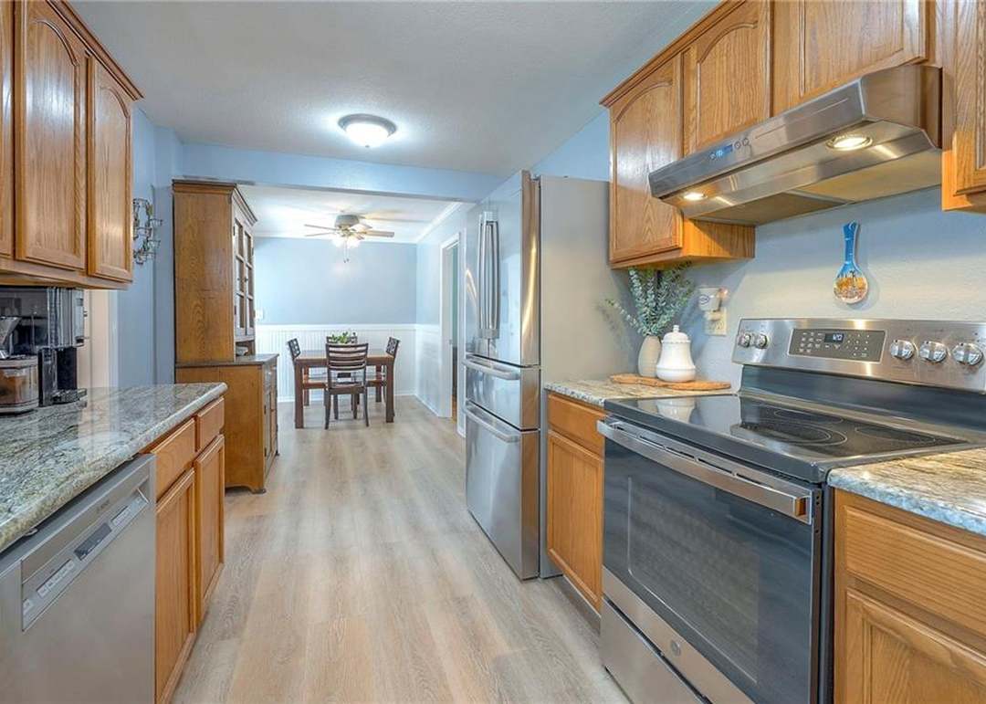 10907 Sharon Lane — photo 17