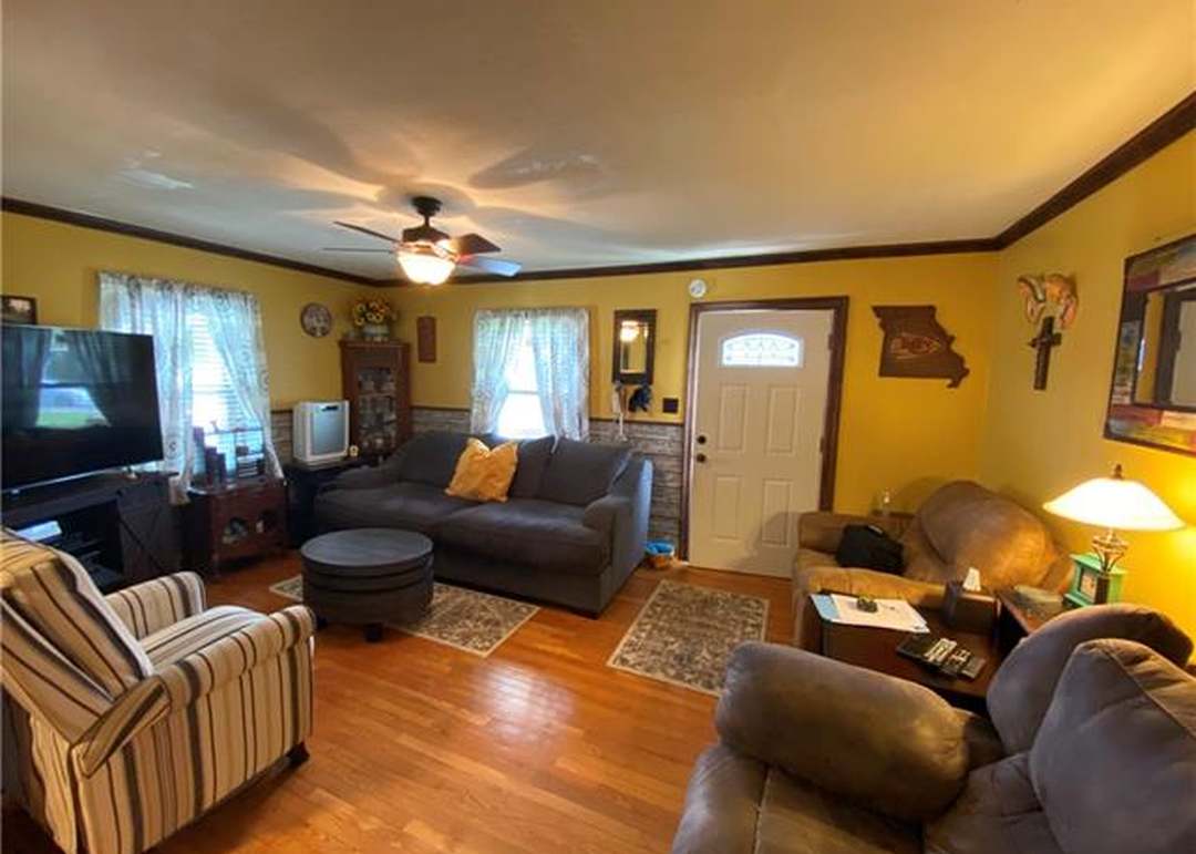 206 Myron Avenue — photo 6