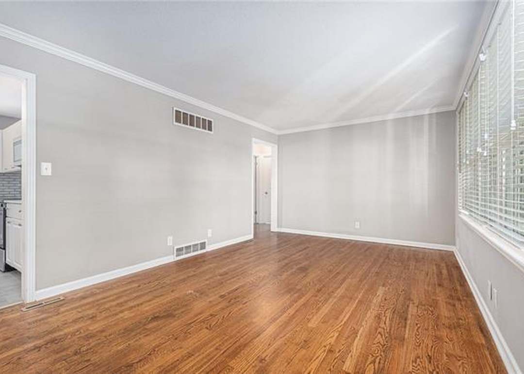 8409 W 69th Terrace — photo 6