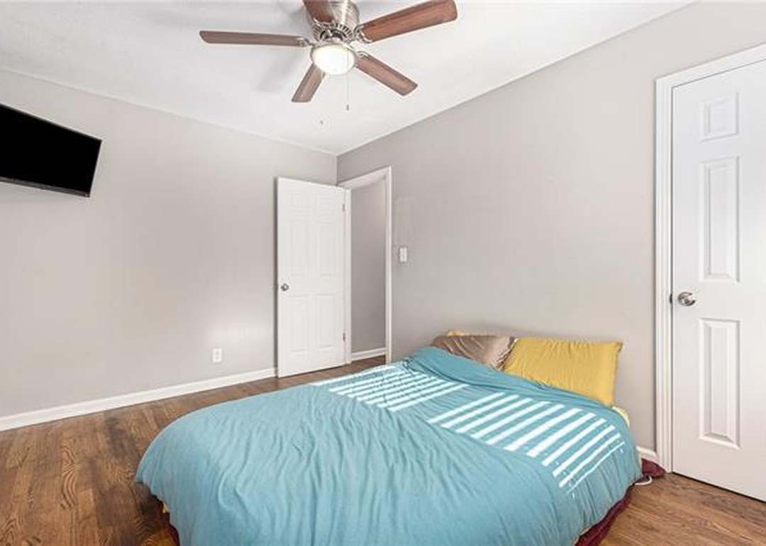 8409 W 69th Terrace — photo 13