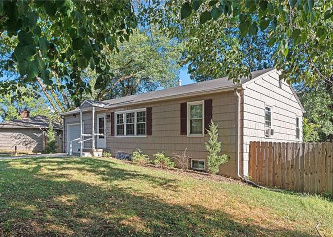 8409 W 69th Terrace — photo 26