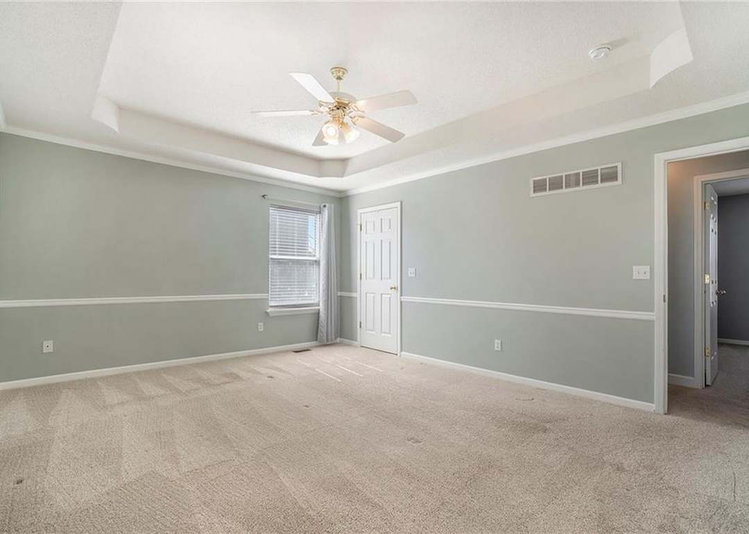 576 Hawthorne Drive — photo 4