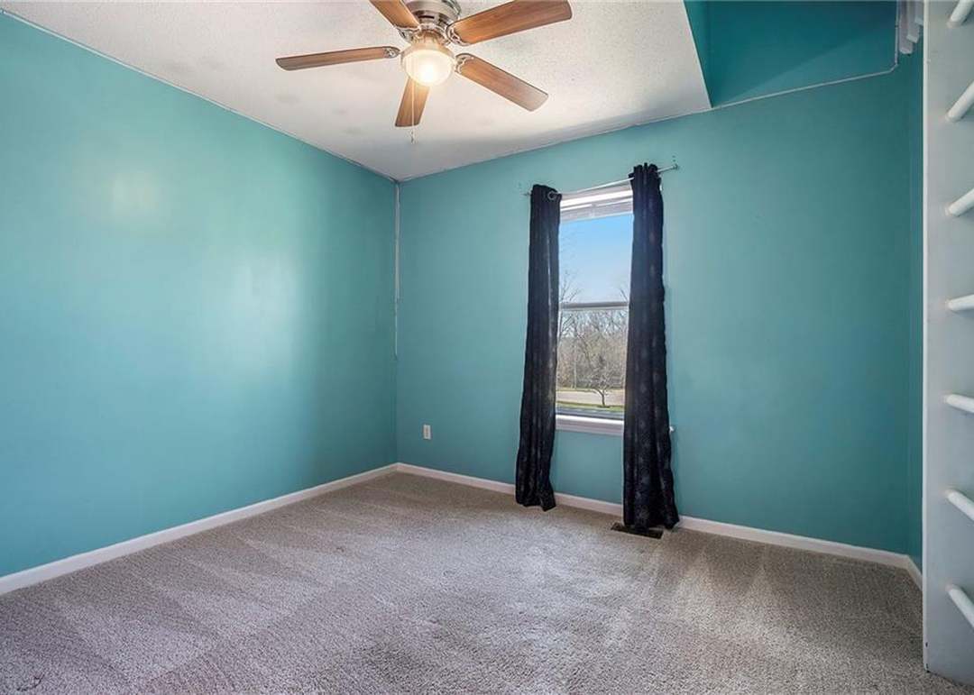 576 Hawthorne Drive — photo 5