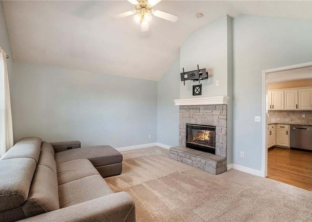 576 Hawthorne Drive — photo 6