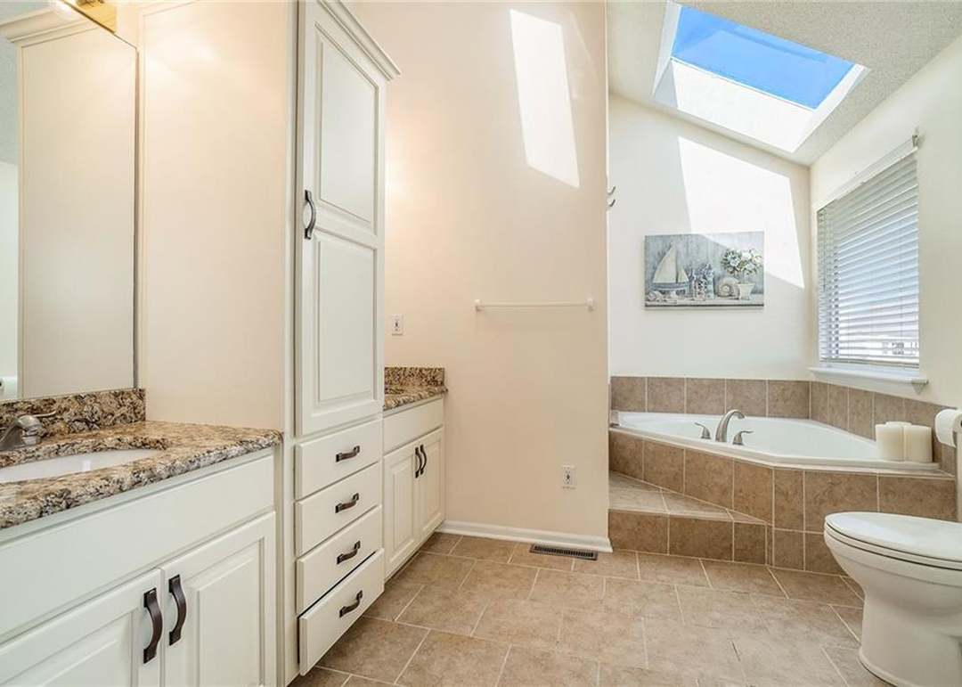576 Hawthorne Drive — photo 7