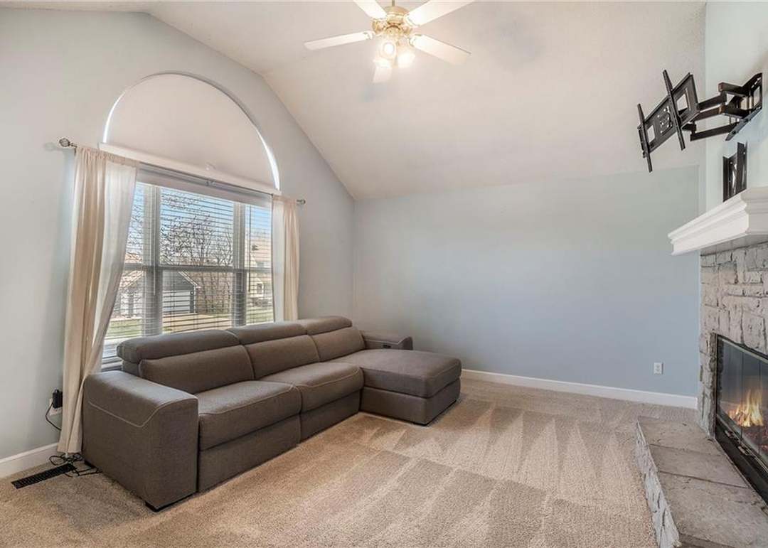 576 Hawthorne Drive — photo 10