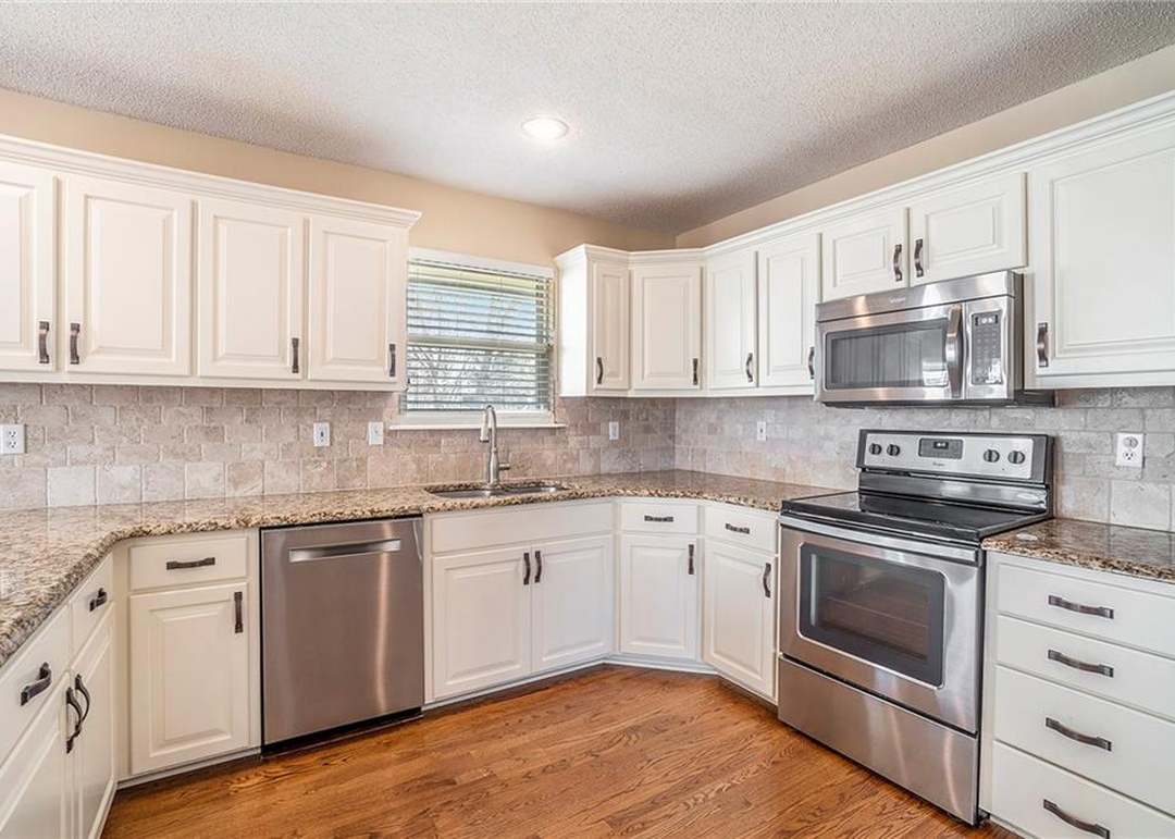 576 Hawthorne Drive — photo 13