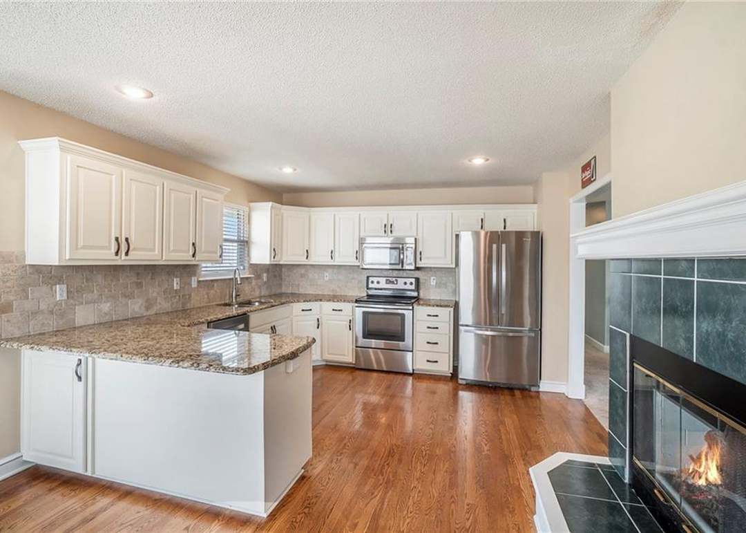 576 Hawthorne Drive — photo 15