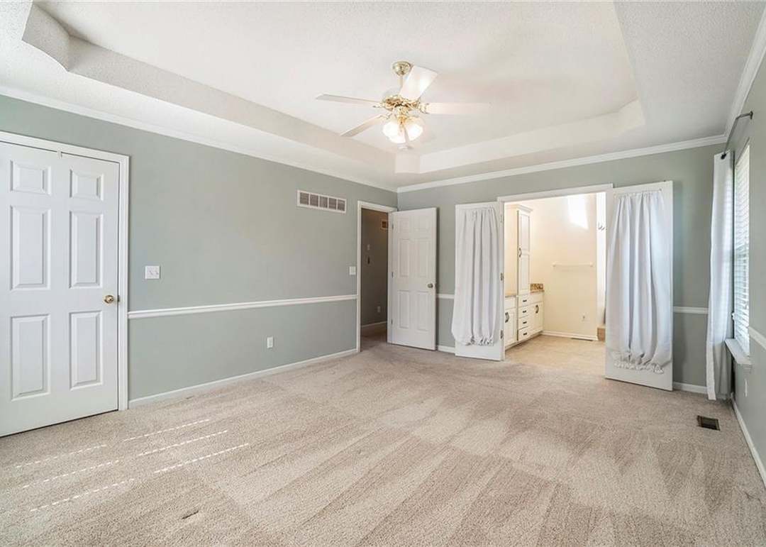 576 Hawthorne Drive — photo 17