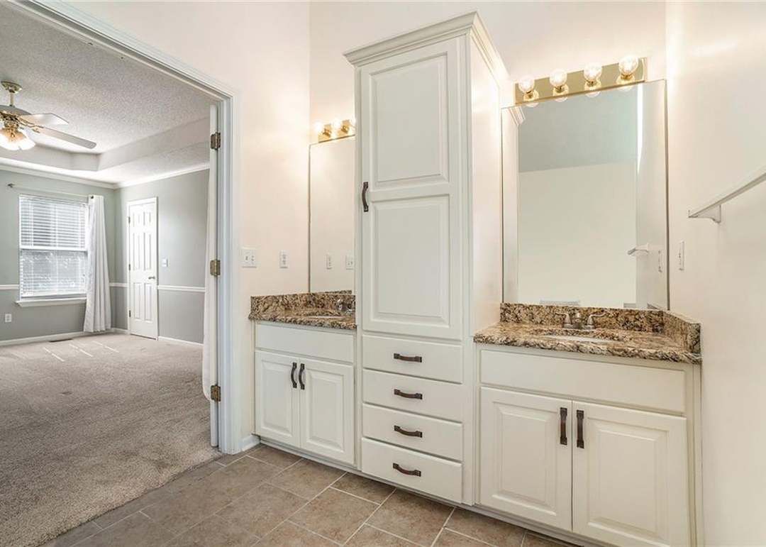 576 Hawthorne Drive — photo 18