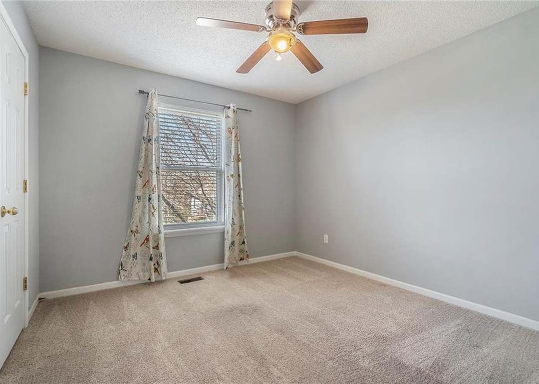 576 Hawthorne Drive — photo 19