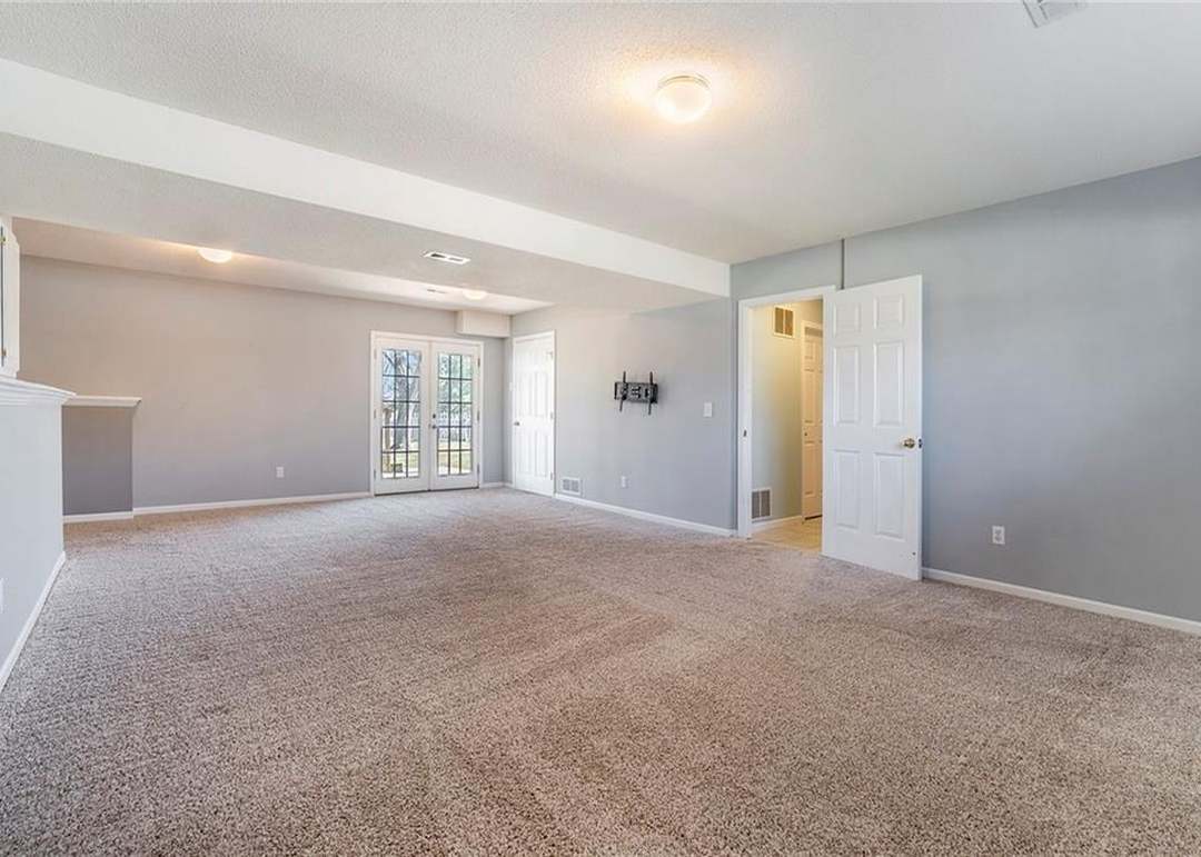 576 Hawthorne Drive — photo 21