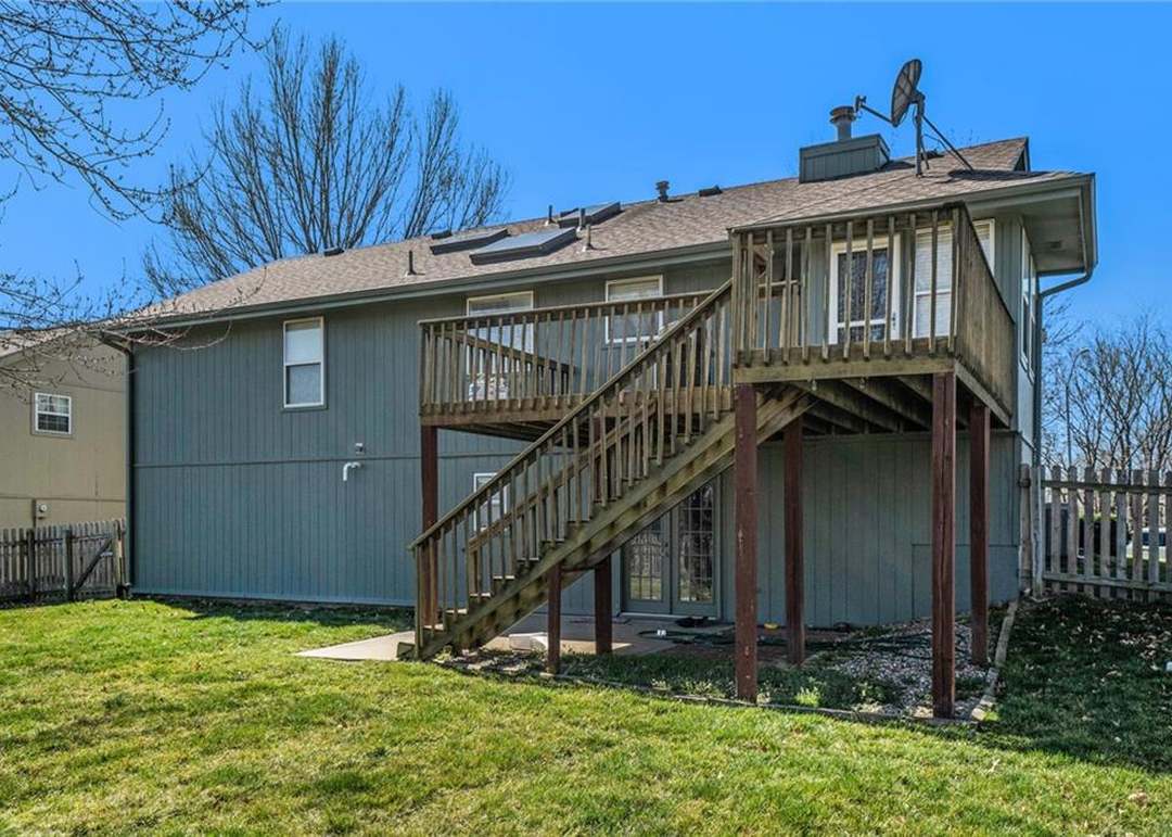 576 Hawthorne Drive — photo 23