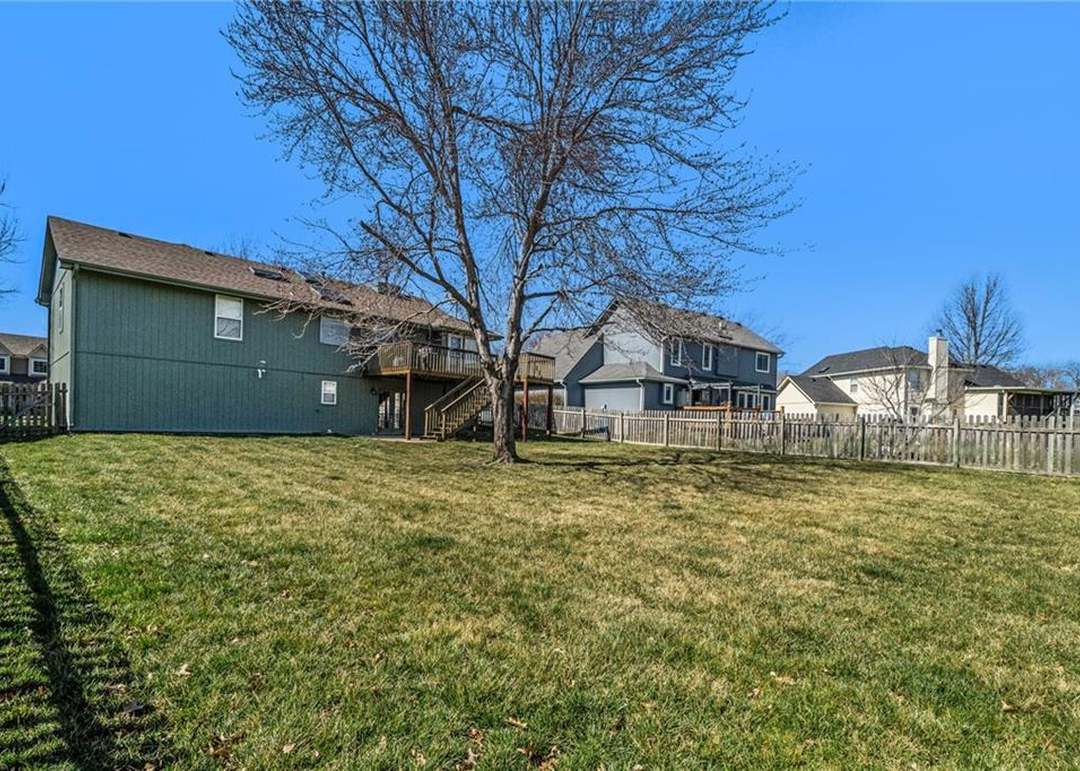 576 Hawthorne Drive — photo 25