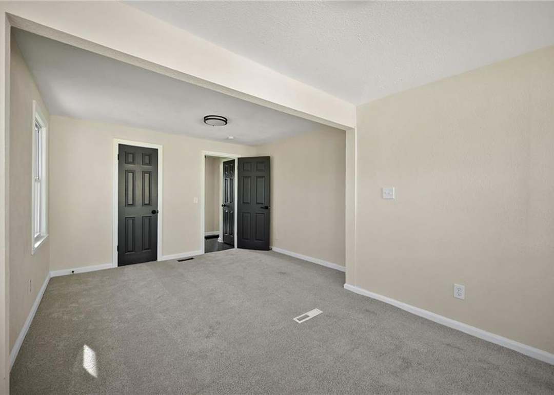 5611 N Walnut Street — photo 3
