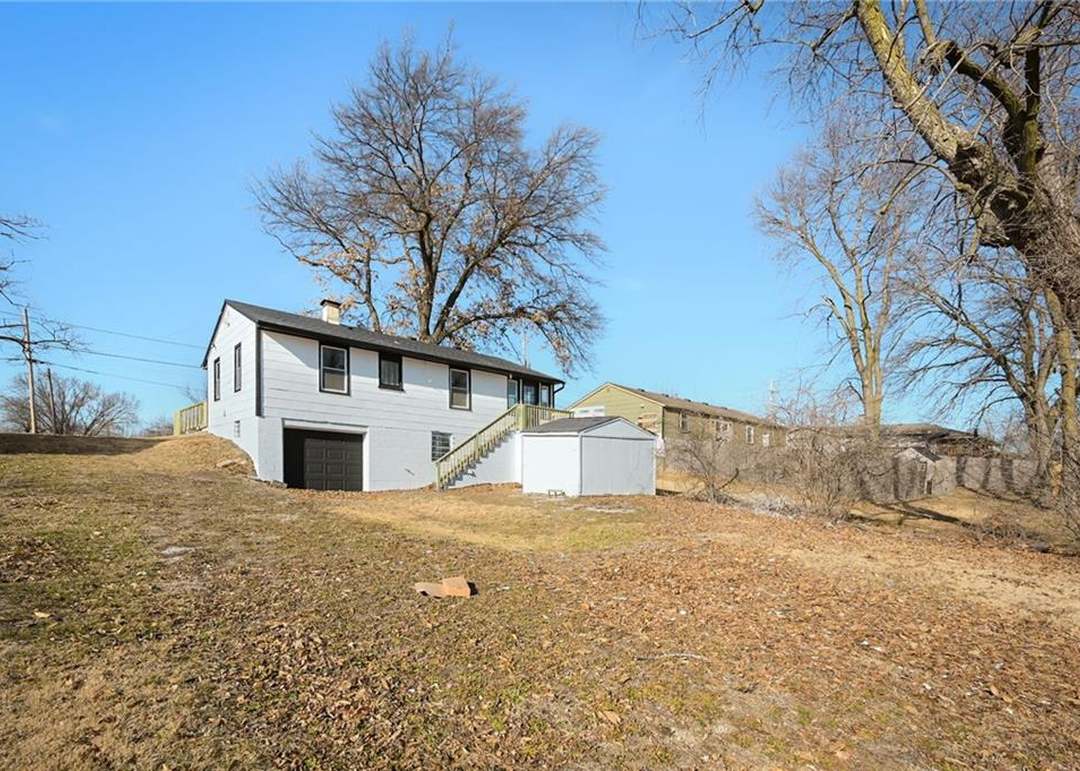 5611 N Walnut Street — photo 6