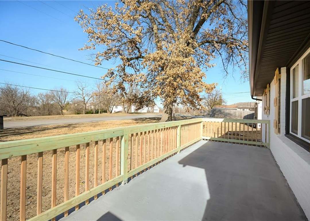 5611 N Walnut Street — photo 9