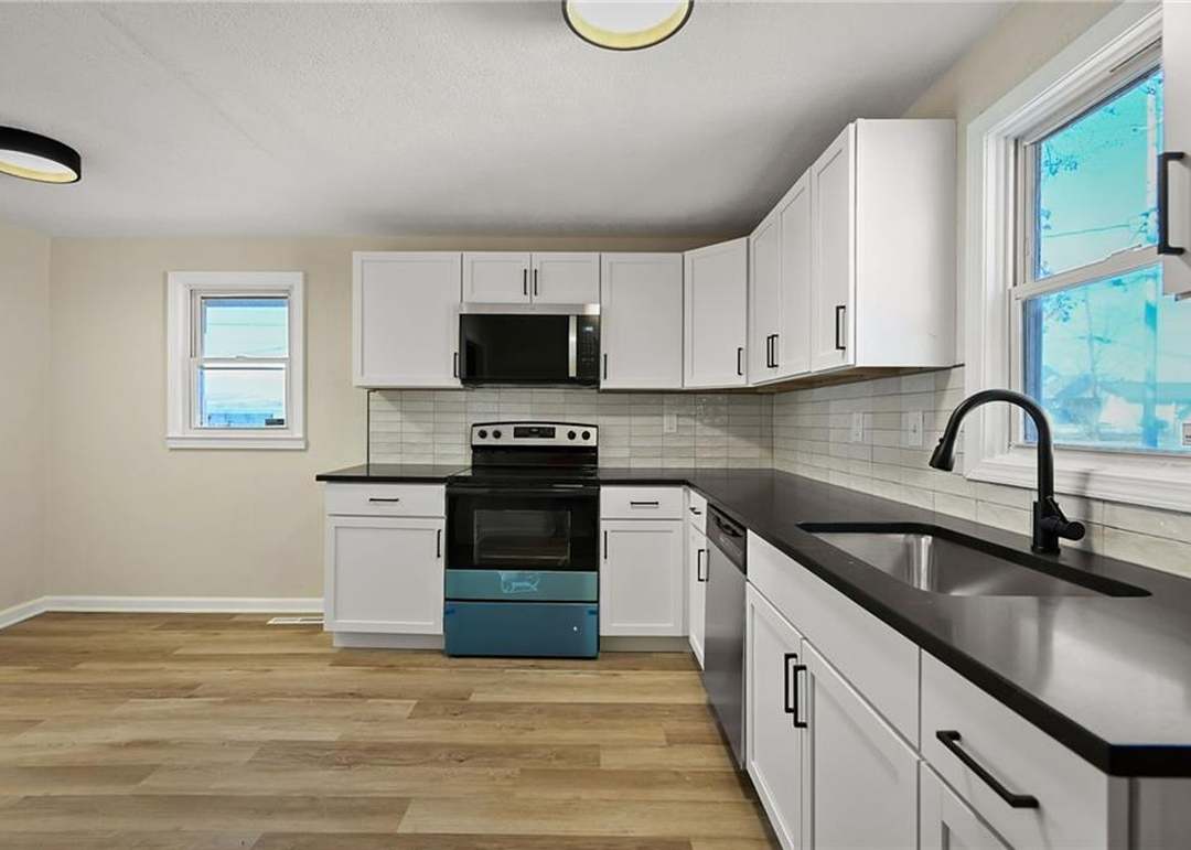 5611 N Walnut Street — photo 12