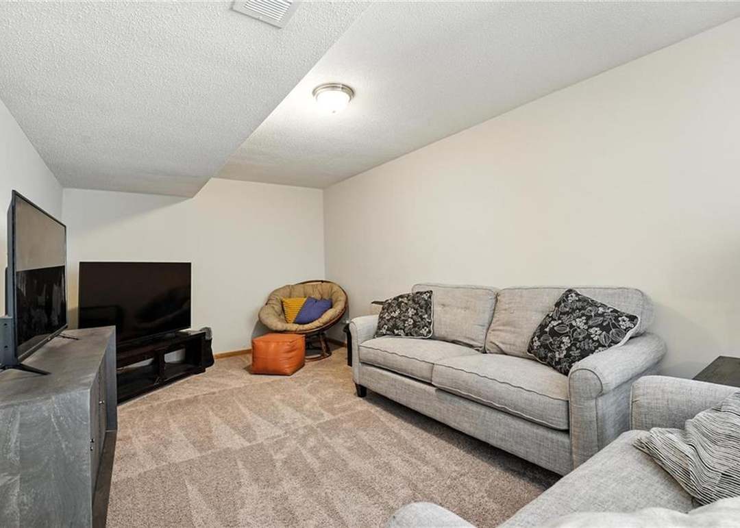 818 N Maple Street — photo 3
