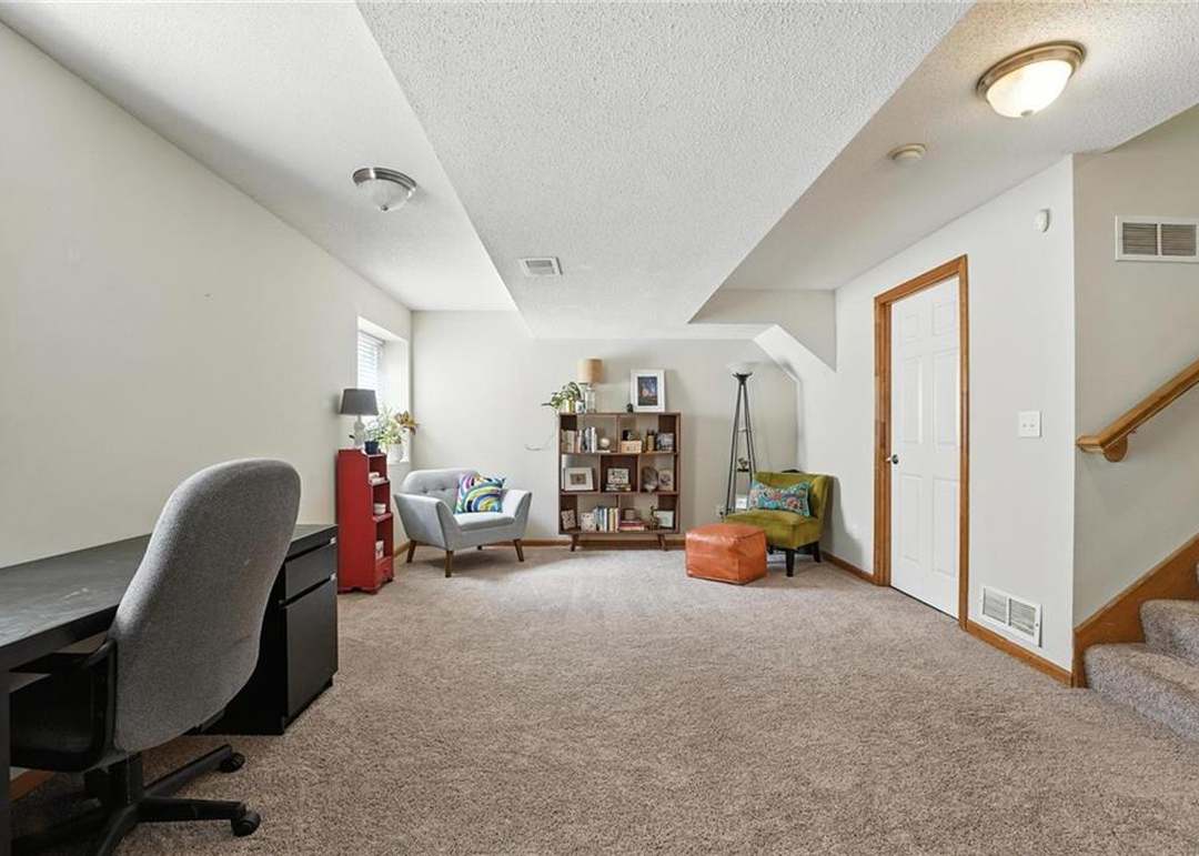 818 N Maple Street — photo 17