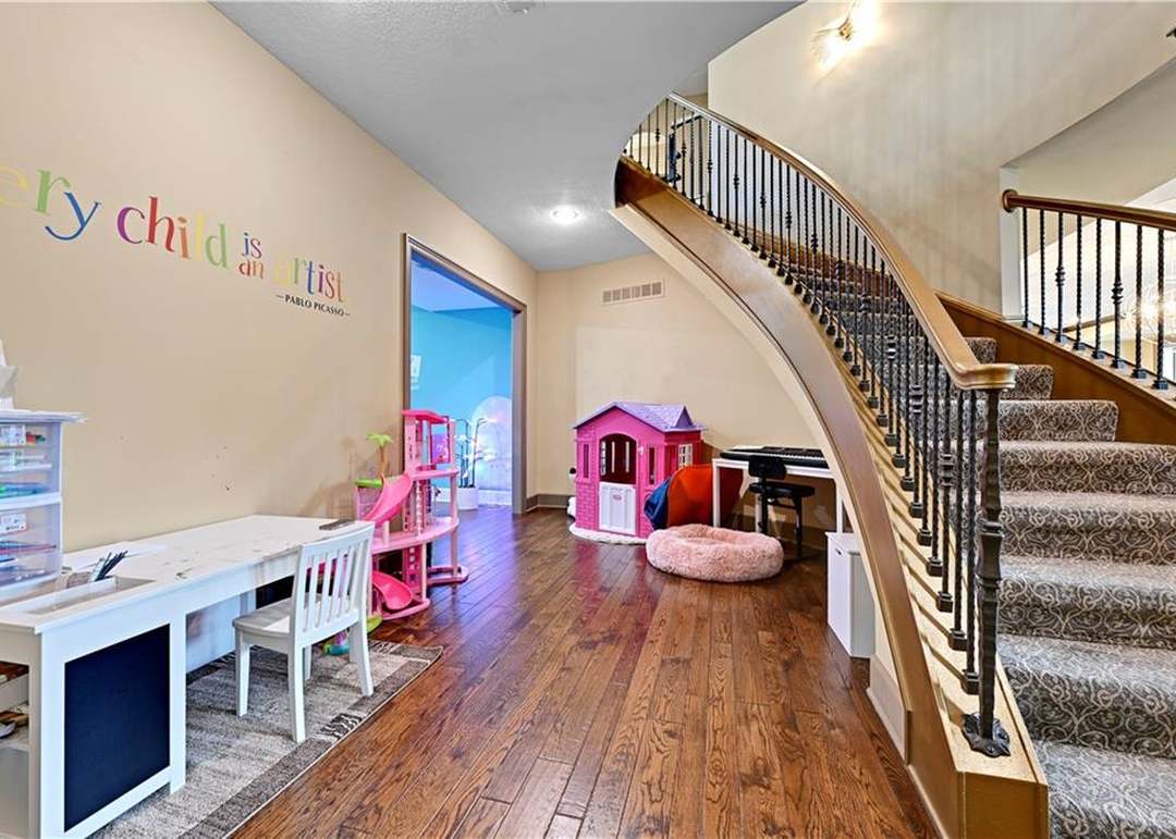 9429 W 162nd Street — photo 3