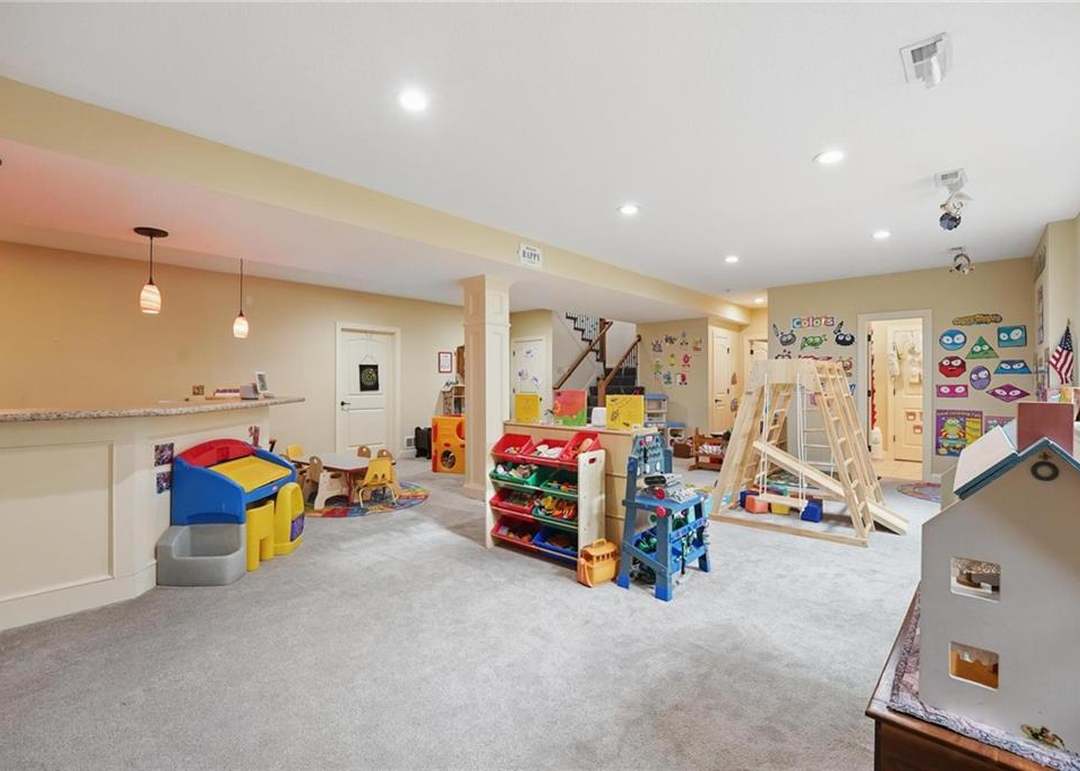 816 N Alder Street — photo 2