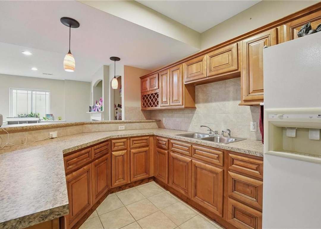 816 N Alder Street — photo 4