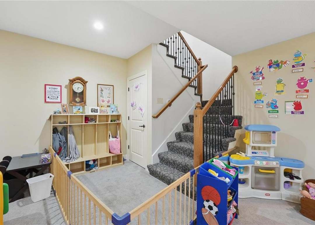 816 N Alder Street — photo 5