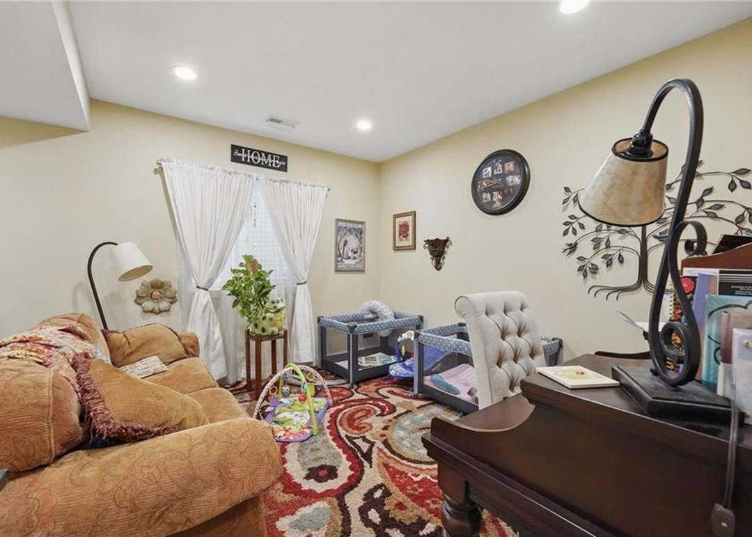 816 N Alder Street — photo 18