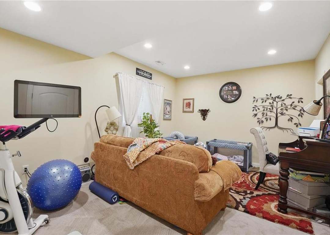 816 N Alder Street — photo 19