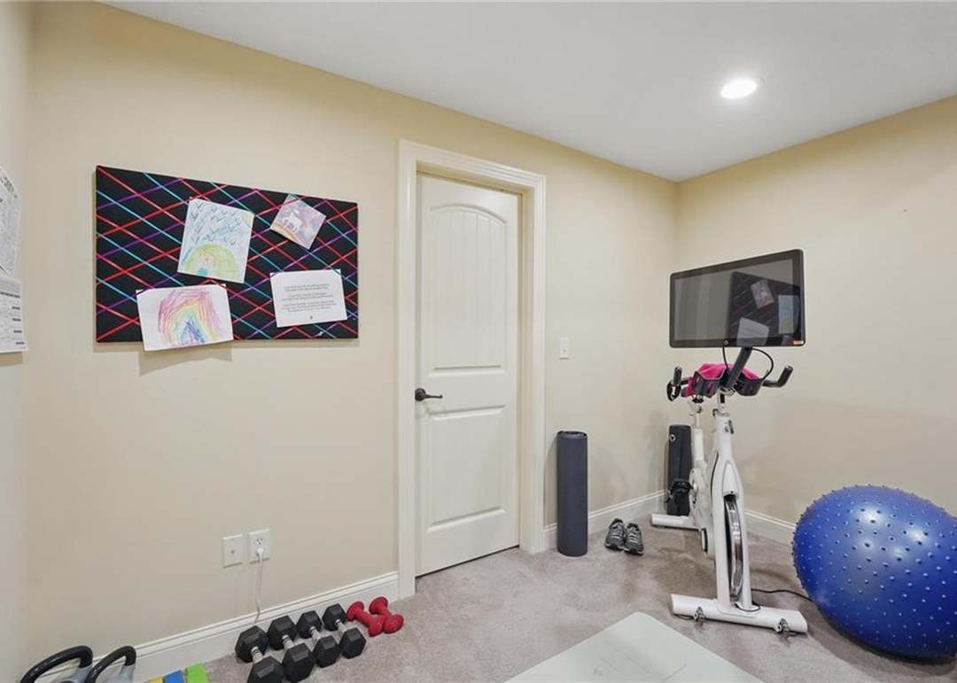 816 N Alder Street — photo 21