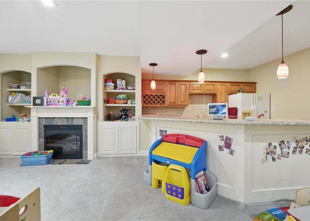 816 N Alder Street — photo 24