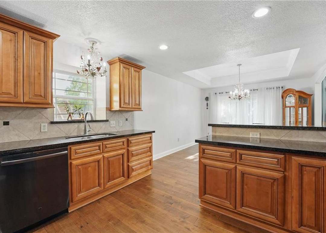 816 N Alder Street — photo 33