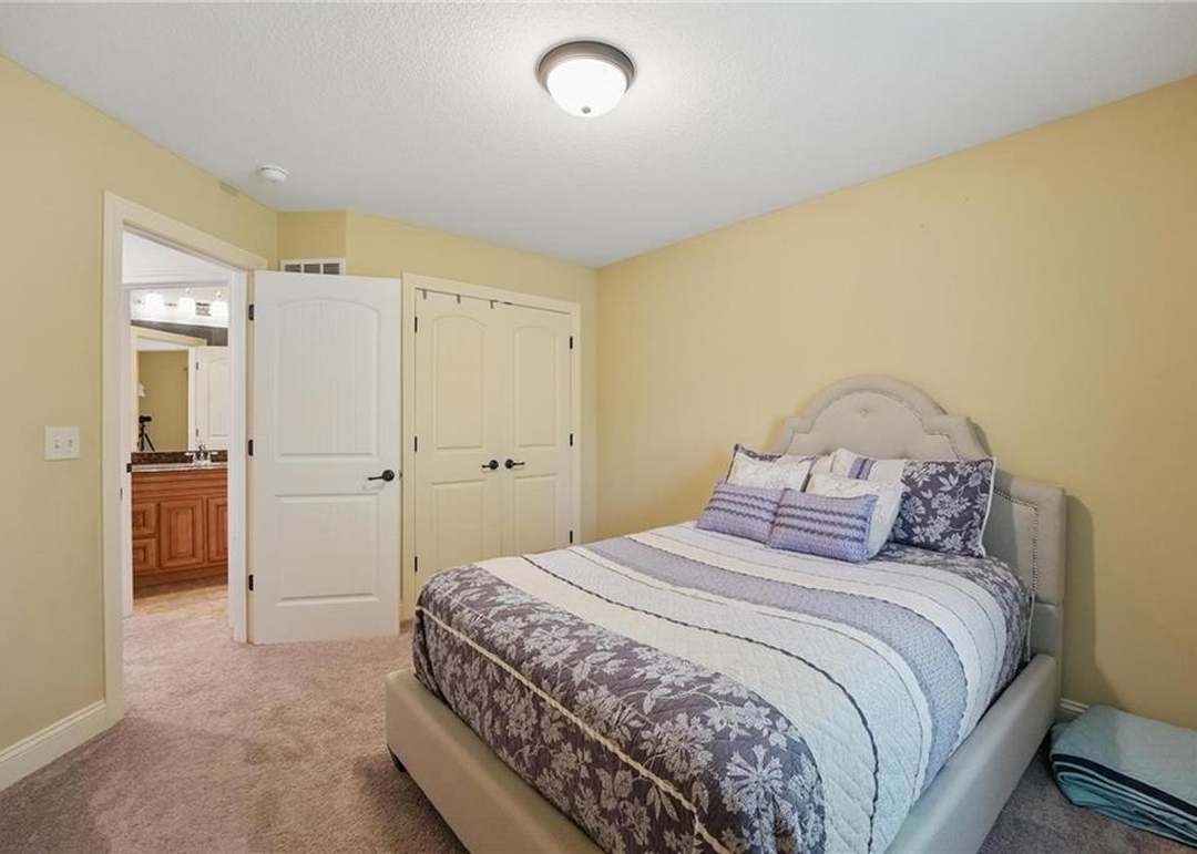 816 N Alder Street — photo 35